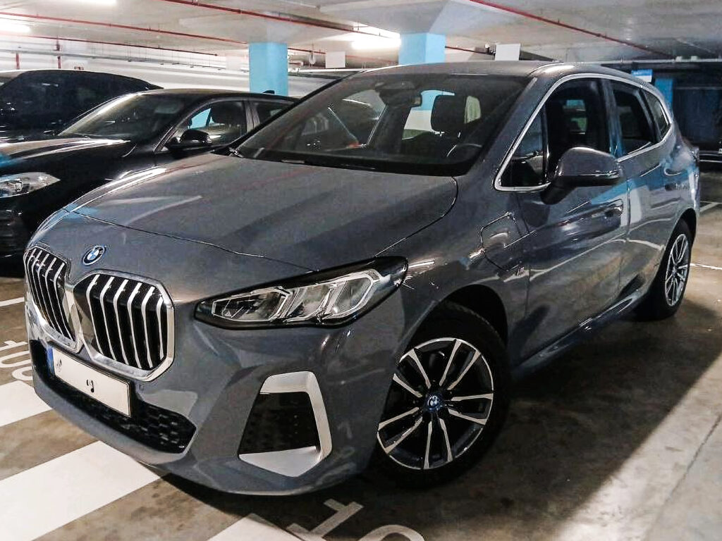 BMW 225I Xe Active Tourer Phev — 1